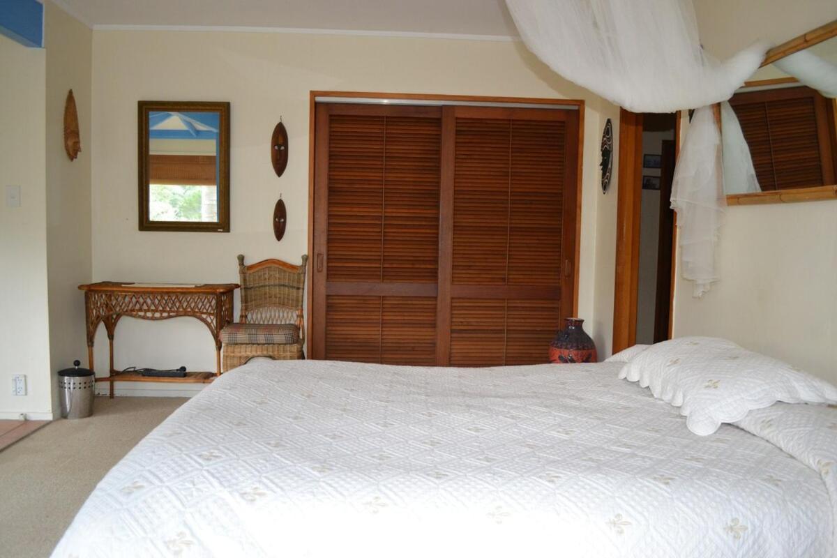 Great Barrier Oasis Lodge Tryphena Exterior foto